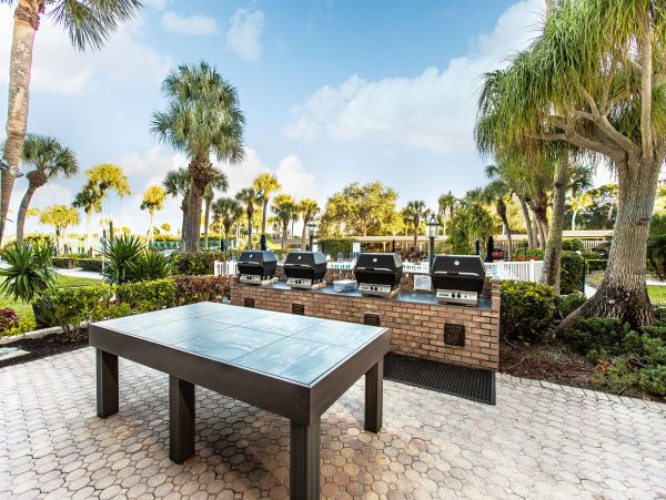 Siesta Key Vacation Condo Close To Beach with Boat Docks