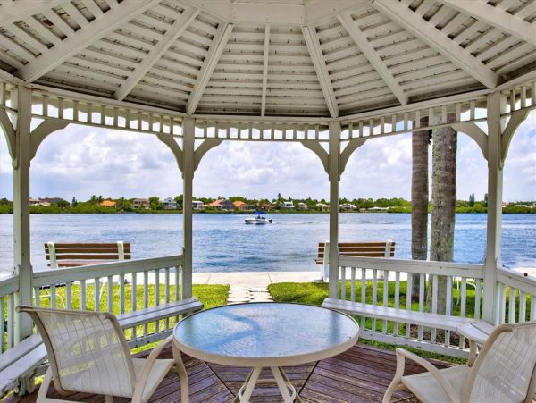 Siesta Key Vacation Condo Close To Beach with Boat Docks