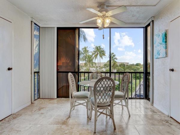 Siesta Key Vacation Condo Close To Beach with Boat Docks