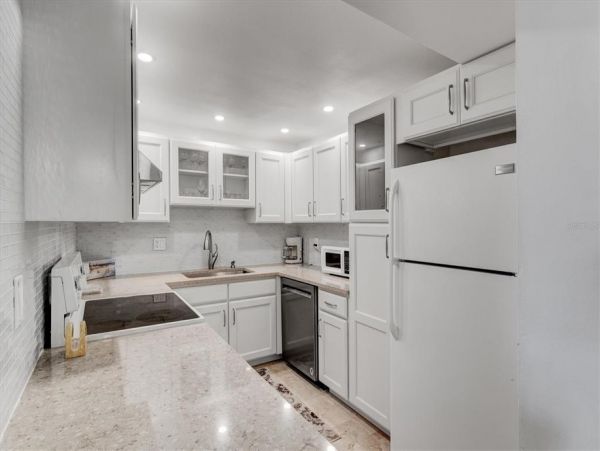 Siesta Key Vacation Condo Close To Beach with Boat Docks