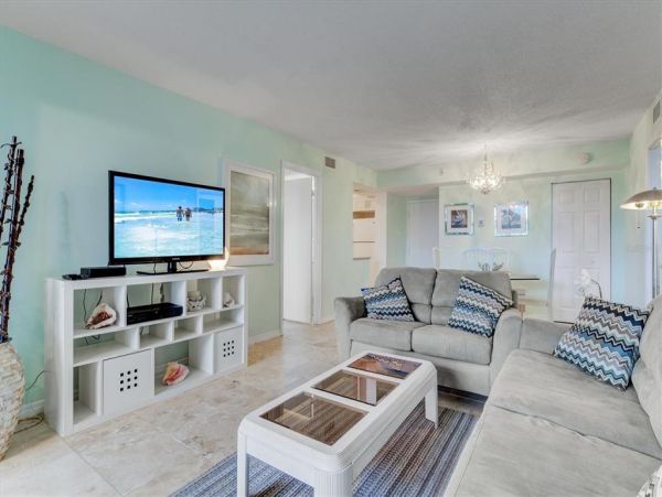 Siesta Key Vacation Condo Close To Beach with Boat Docks