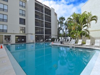 Siesta Key Vacation Condo 2 Bedrooms Sleeps 6 Walk to Beach