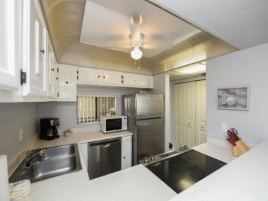 Siesta Key Vacation Condo 2 Bedrooms Sleeps 6 Walk to Beach