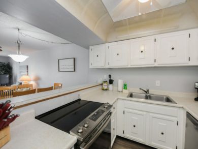 Siesta Key Vacation Condo 2 Bedrooms Sleeps 6 Walk to Beach