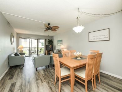 Siesta Key Vacation Condo 2 Bedrooms Sleeps 6 Walk to Beach
