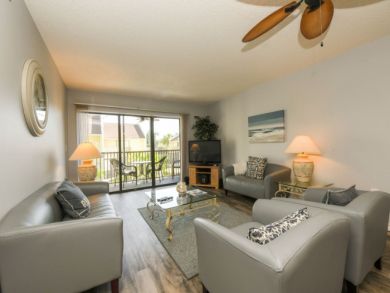 Siesta Key Vacation Condo 2 Bedrooms Sleeps 6 Walk to Beach