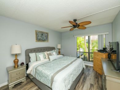 Siesta Key Vacation Condo 2 Bedrooms Sleeps 6 Walk to Beach