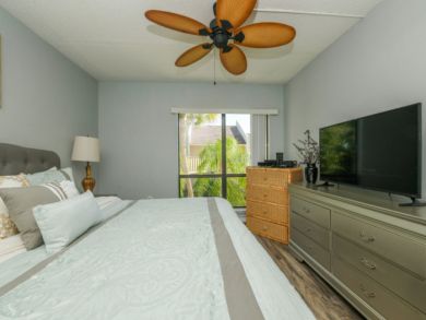 Siesta Key Vacation Condo 2 Bedrooms Sleeps 6 Walk to Beach