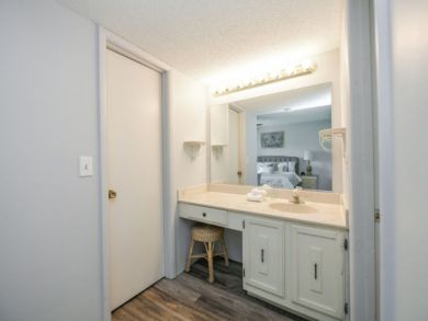 Siesta Key Vacation Condo 2 Bedrooms Sleeps 6 Walk to Beach
