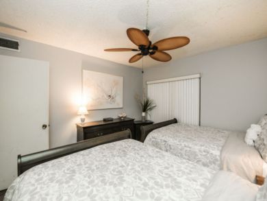 Siesta Key Vacation Condo 2 Bedrooms Sleeps 6 Walk to Beach