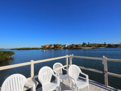 Siesta Key Vacation Condo 2 Bedrooms Sleeps 6 Walk to Beach