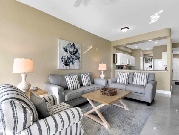 Beautiful Condo in Naples Sleeps Six Guests