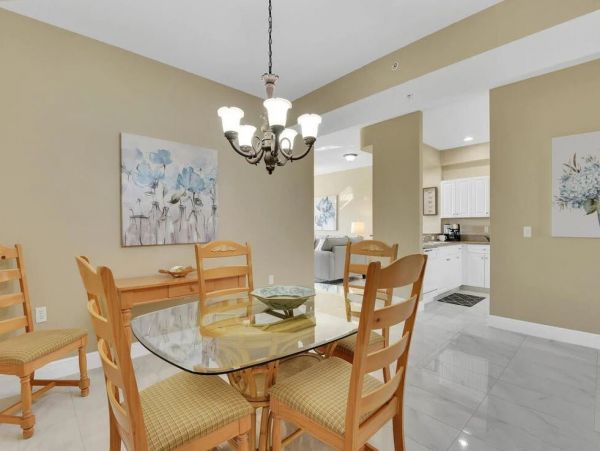 Beautiful Condo in Naples Sleeps Six Guests