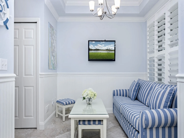 Naples Golfer Paradise Two Bedroom Condo Completely Update
