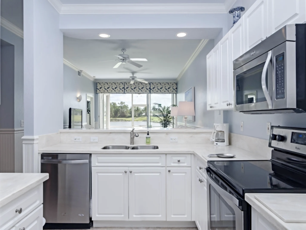 Naples Golfer Paradise Two Bedroom Condo Completely Update