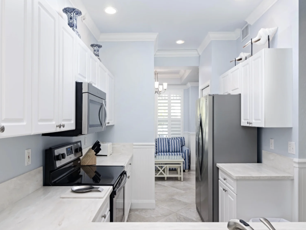 Naples Golfer Paradise Two Bedroom Condo Completely Update