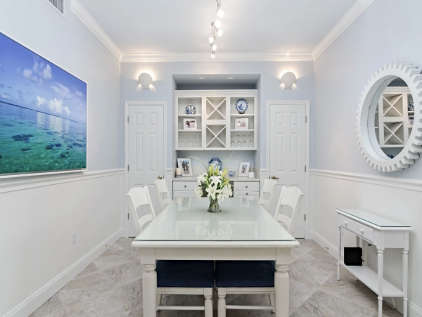 Naples Golfer Paradise Two Bedroom Condo Completely Update