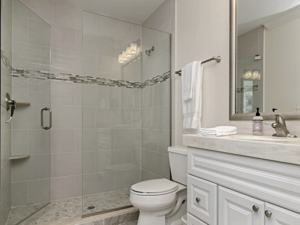 Naples Golfer Paradise Two Bedroom Condo Completely Update