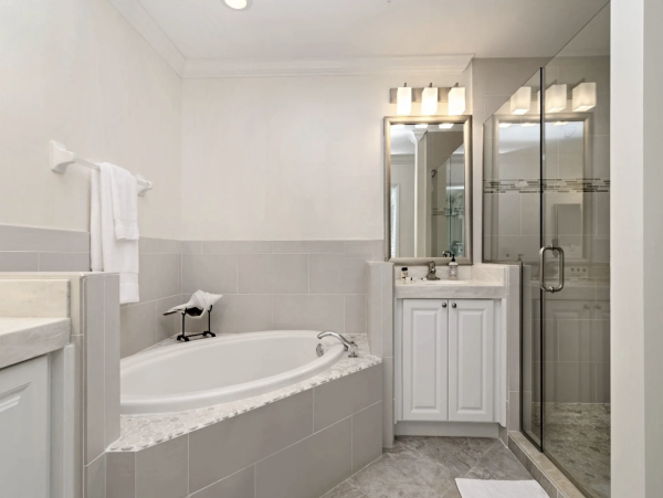 Naples Golfer Paradise Two Bedroom Condo Completely Update