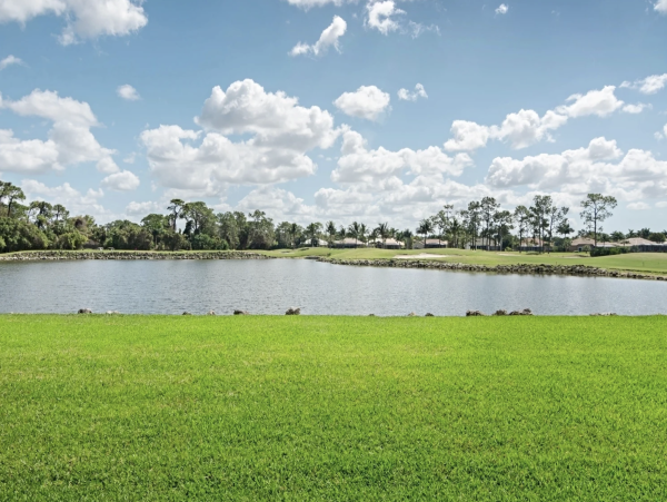 Naples Golfer Paradise Two Bedroom Condo Completely Update