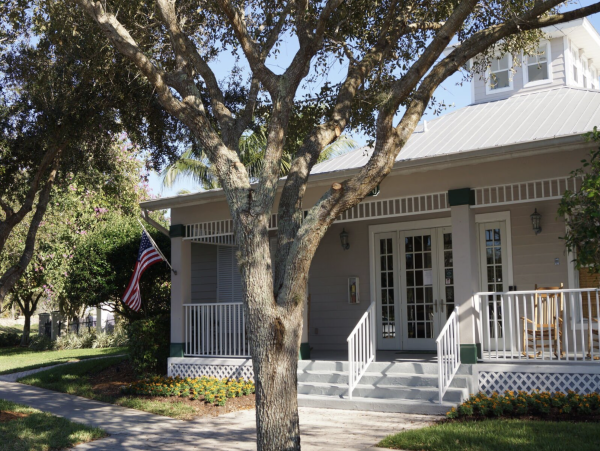 Naples Golfer Paradise Two Bedroom Condo Completely Update