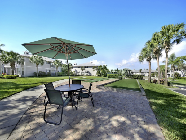 Naples Golfer Paradise Two Bedroom Condo Completely Update