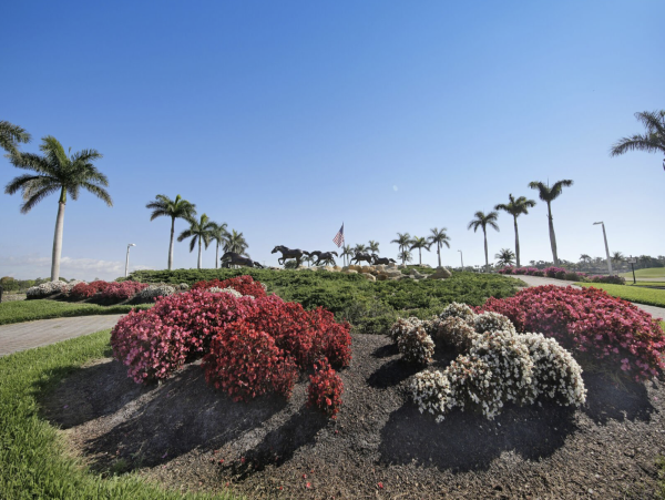 Naples Golfer Paradise Two Bedroom Condo Completely Update
