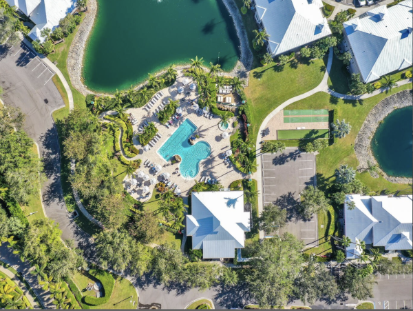 Naples Golfer Paradise Two Bedroom Condo Completely Update