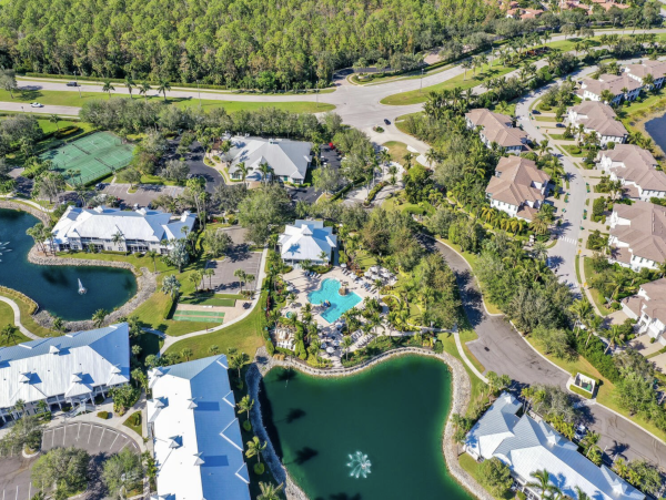 Naples Golfer Paradise Two Bedroom Condo Completely Update