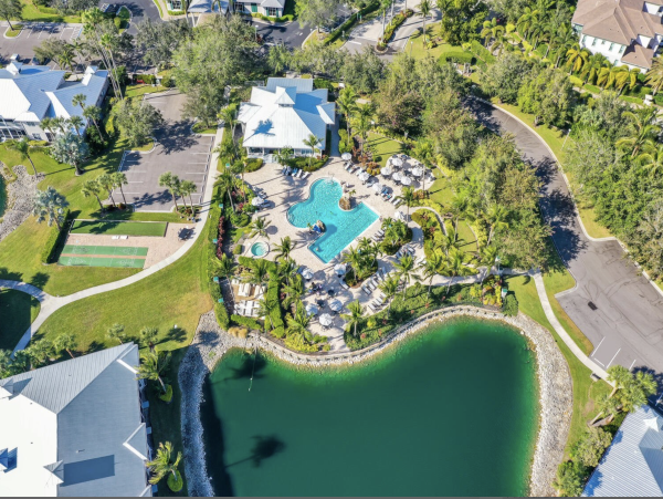 Naples Golfer Paradise Two Bedroom Condo Completely Update