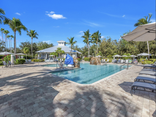 Naples Golfer Paradise Two Bedroom Condo Completely Update