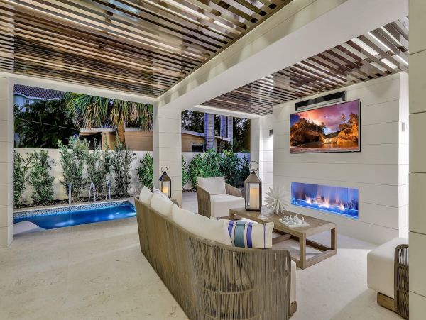 Luxury Naples Townhome with Private Pool Walk To Beach