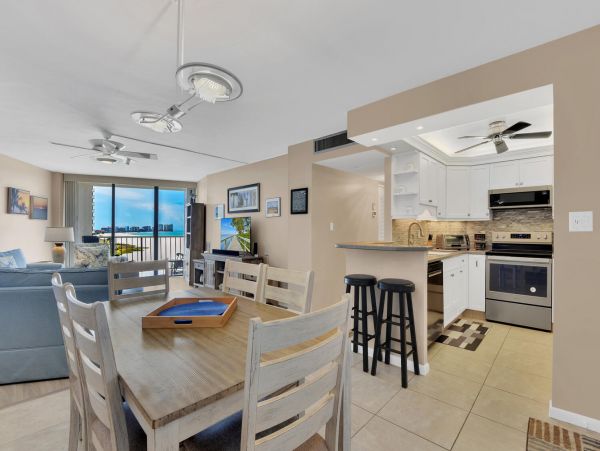 Lovely Marco Condo Wonderful Views