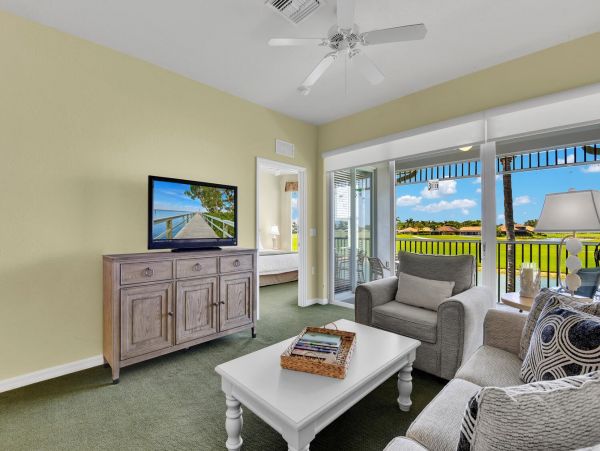 Naples 2 Bedroom Vacation Condo Sleeps 6 Guests