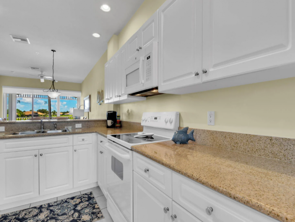 Naples 2 Bedroom Vacation Condo Sleeps 6 Guests
