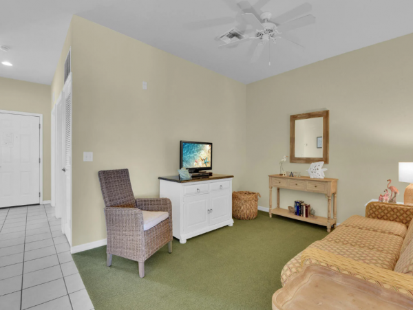 Naples 2 Bedroom Vacation Condo Sleeps 6 Guests