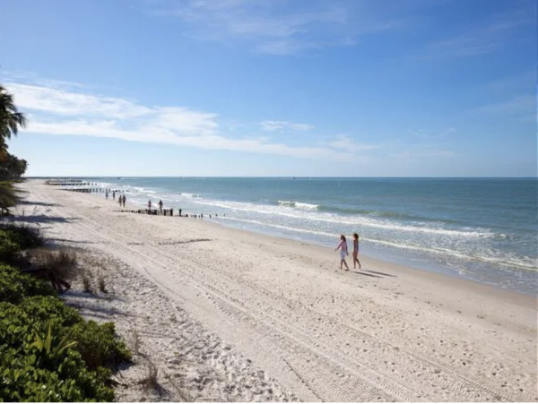Ultimate Luxury Naples Villa in Olde Naples Walk to Beach