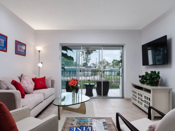 Lovely Naples 2 Bedroom Vacation Condo