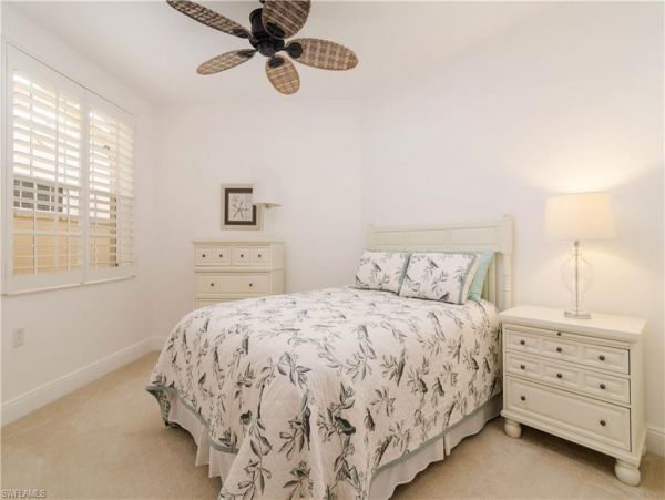 Naples Vacation Home 3 Bedroom + Den / TV Room