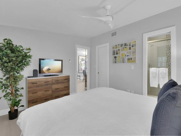 Heated Pool and Spa Naples Vacation Home Plus Den Sleeps 8