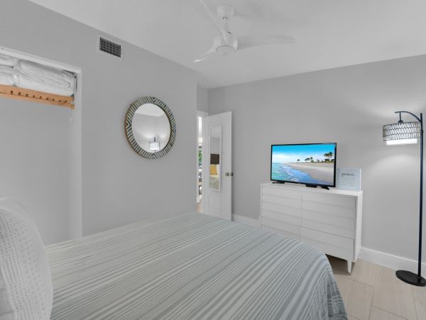 Heated Pool and Spa Naples Vacation Home Plus Den Sleeps 8