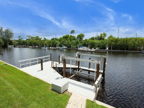 Heated Pool and Spa Naples Vacation Home Plus Den Sleeps 8