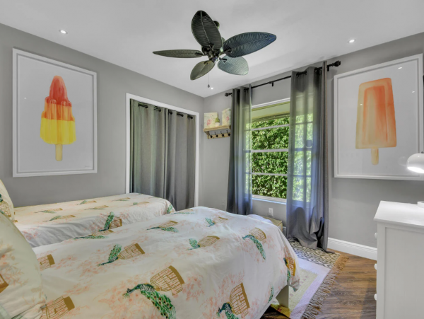 Beautiful 3 Bedroom Vacation Home Sleeps 6 Guests Caged Pool