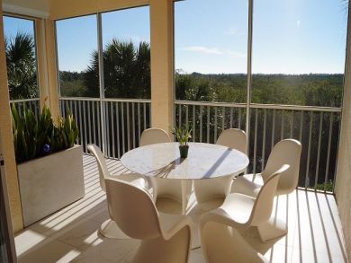 Two Bedrooms Vacation Condo Plus Den in Naples
