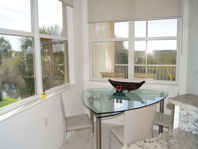 Two Bedrooms Vacation Condo Plus Den in Naples