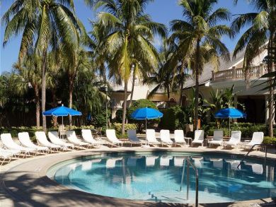 Two Bedrooms Vacation Condo Plus Den in Naples