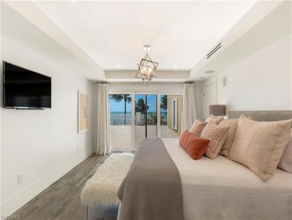 Beach Front Luxury 3 Bedroom Condo in Naples Sleeps 8 Guests