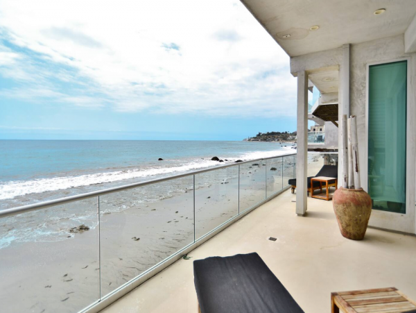 Malibu Luxury Four Bedroom Main House 2 Bedroom Cottage
