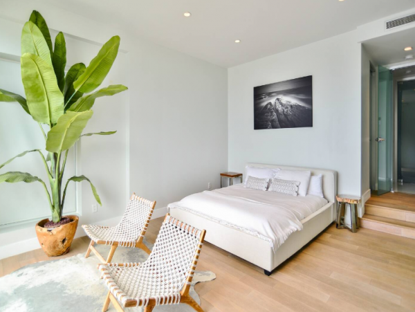 Malibu Luxury Four Bedroom Main House 2 Bedroom Cottage