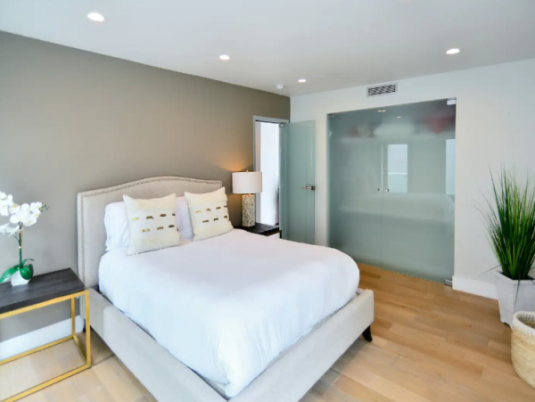 Malibu Luxury Four Bedroom Main House 2 Bedroom Cottage